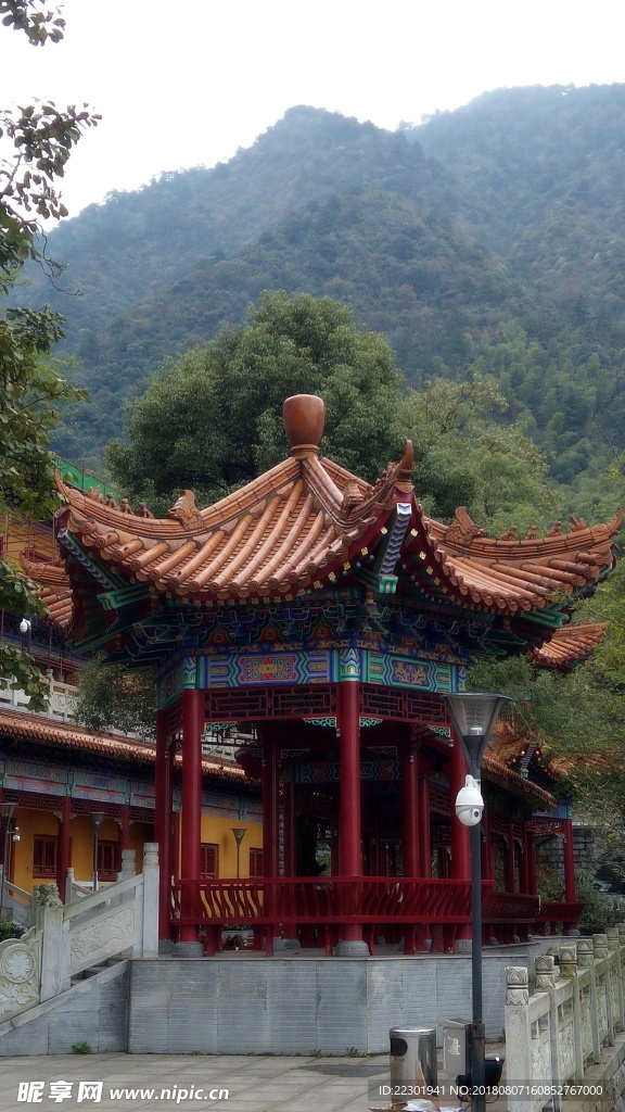 风景 河流 高山 绿山 亭子