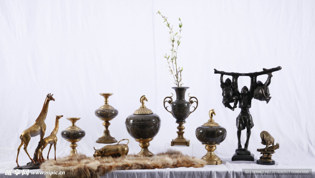 新古典陶瓷花瓶纯铜牛摆件图片