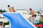 老外玩水