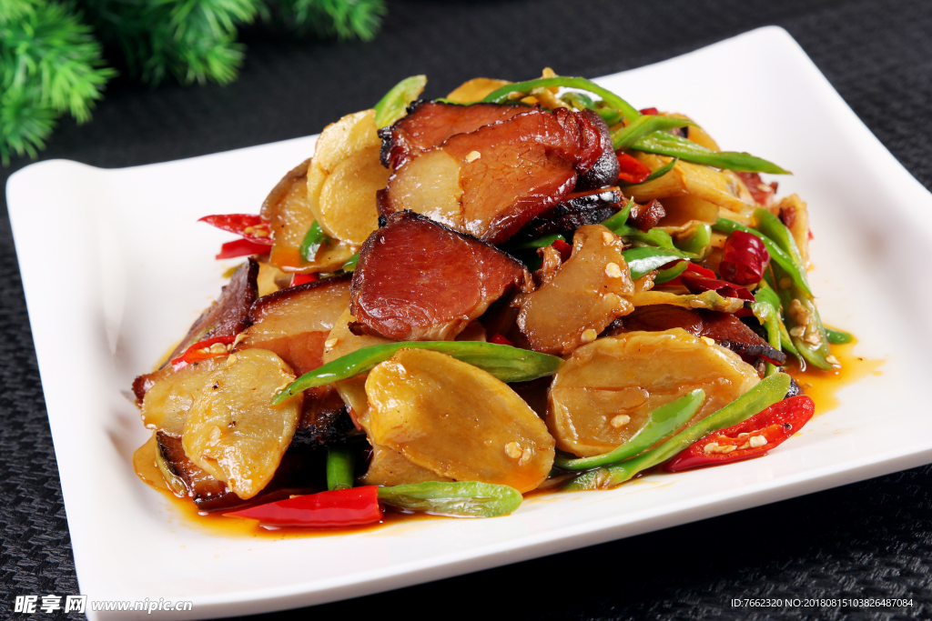 土豆炒腊肉  美食 食品 烹饪