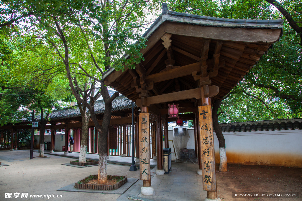 绳金塔风光