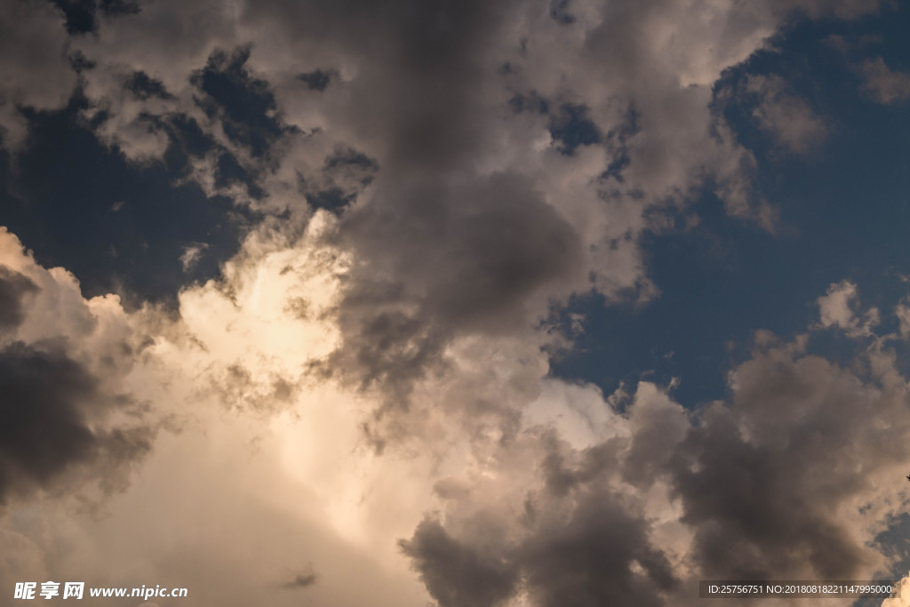 暴风雨天空