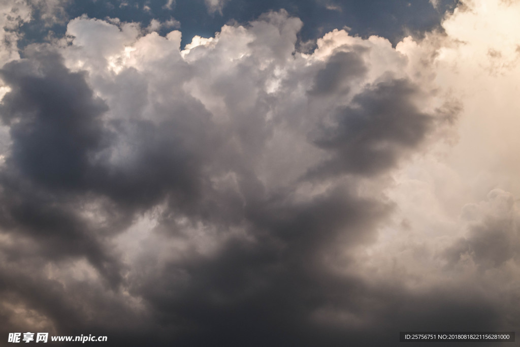 暴风雨天空