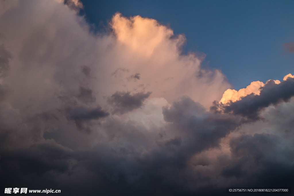 暴风雨天空