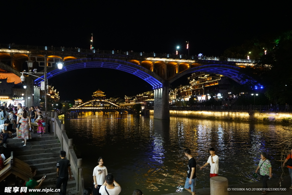 凤凰古城 桥 夜景