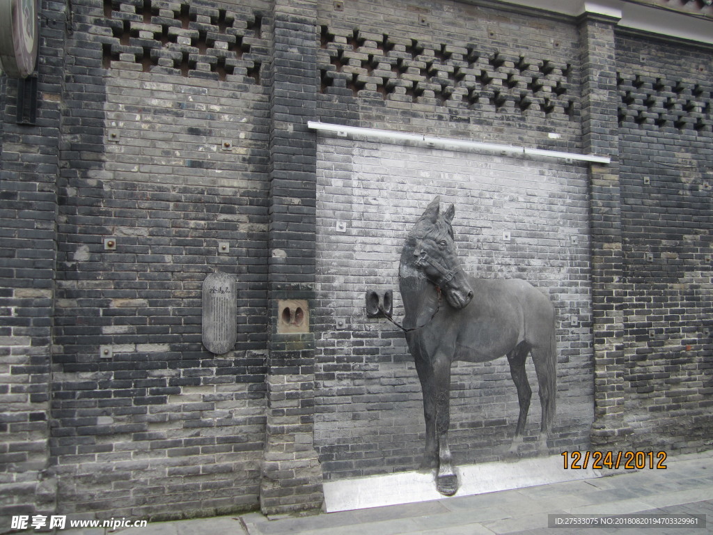 墙上马