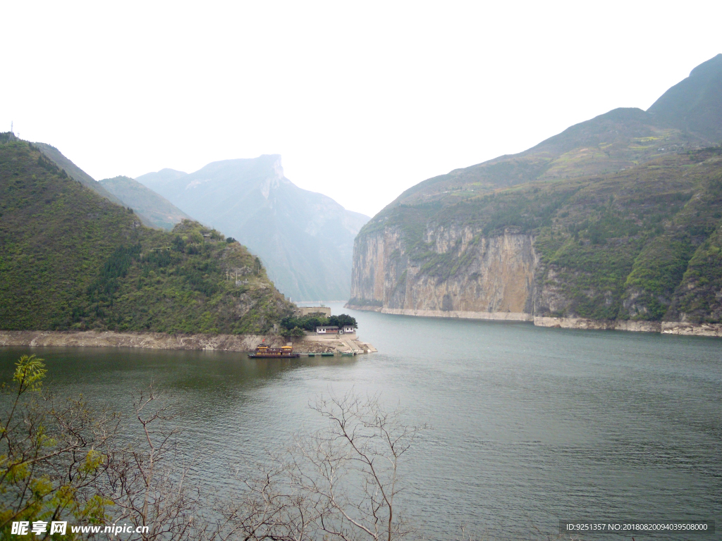 山峡 流水 青山 风景