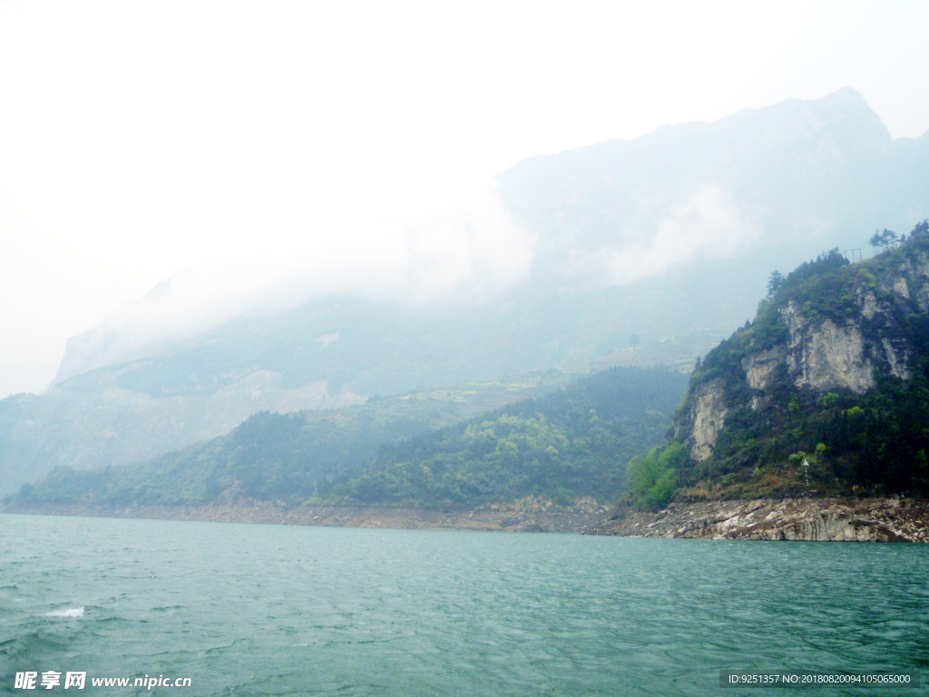 山峡 水流 青山
