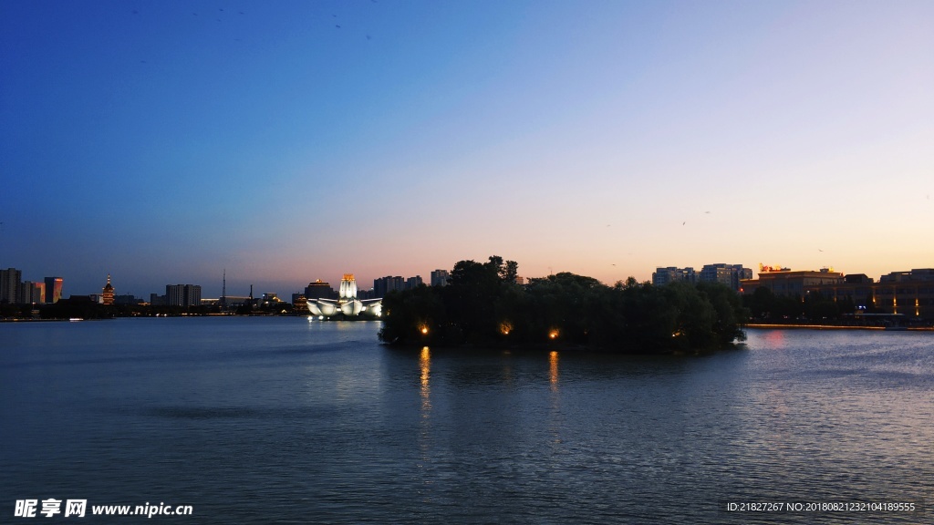 东湖仲夏夜