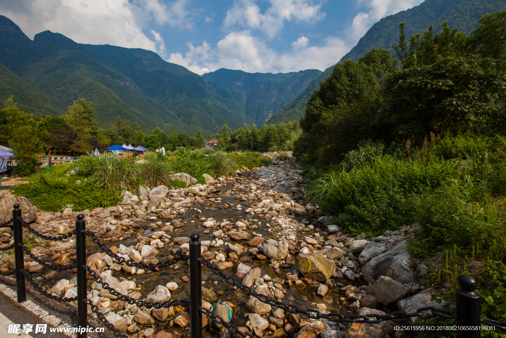 明月山