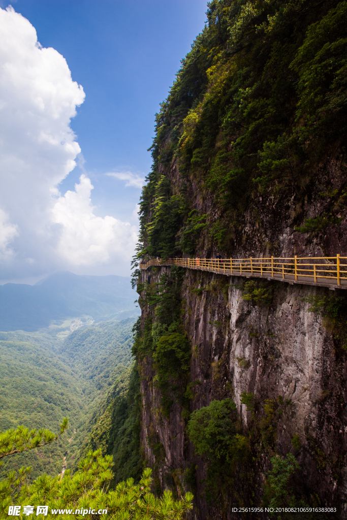明月山