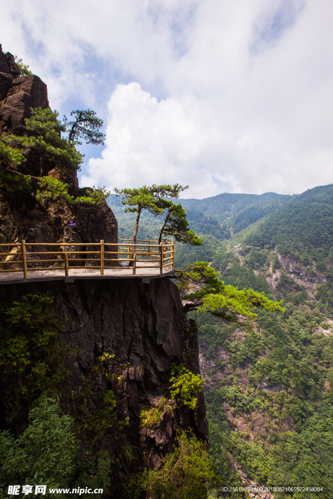 明月山