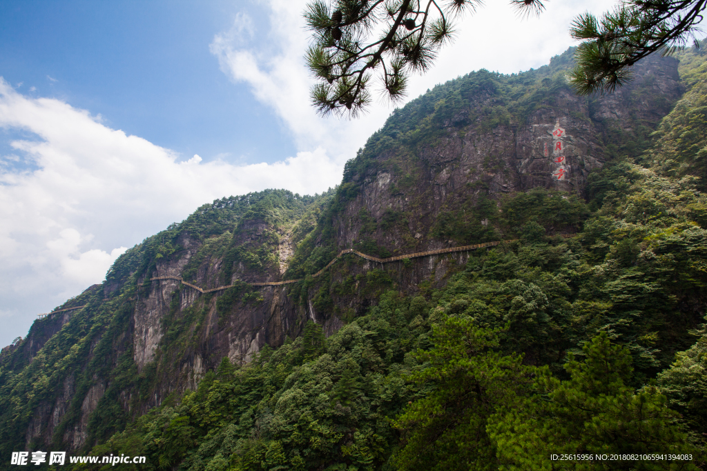 明月山