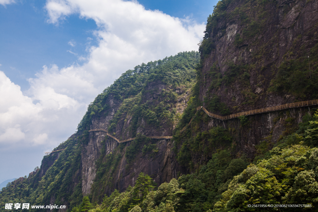 明月山