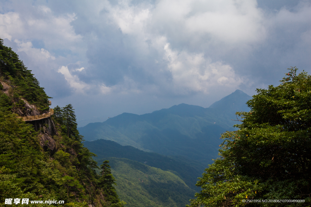 明月山