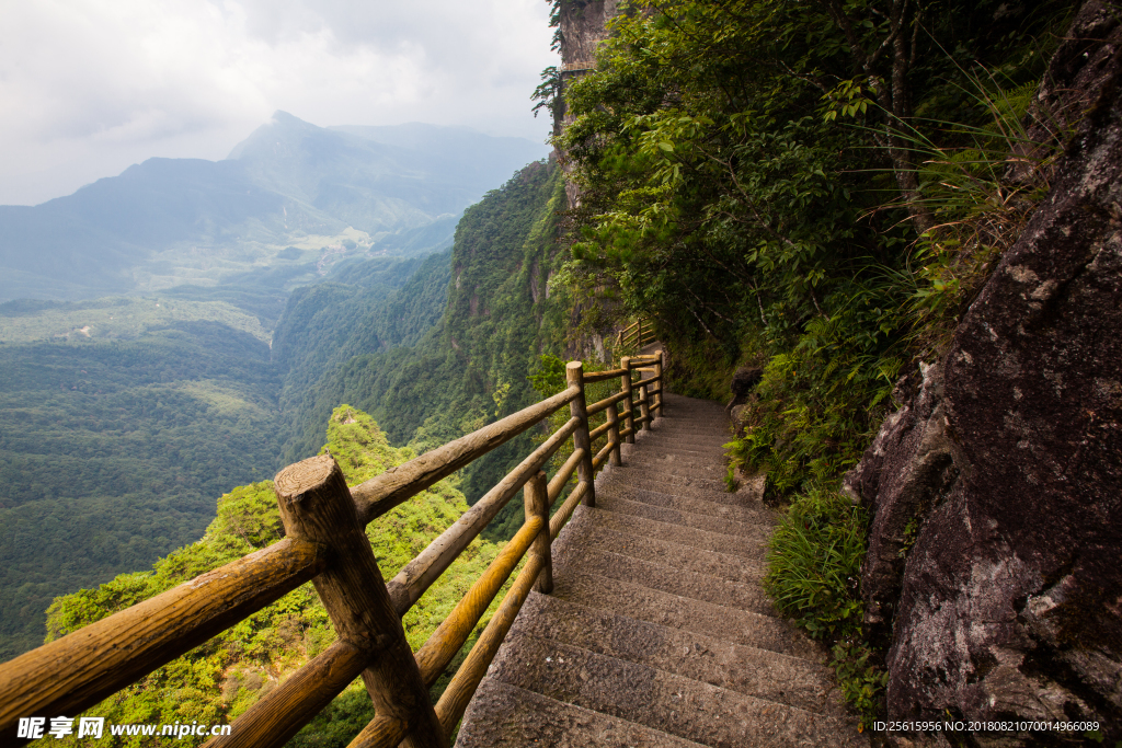 明月山