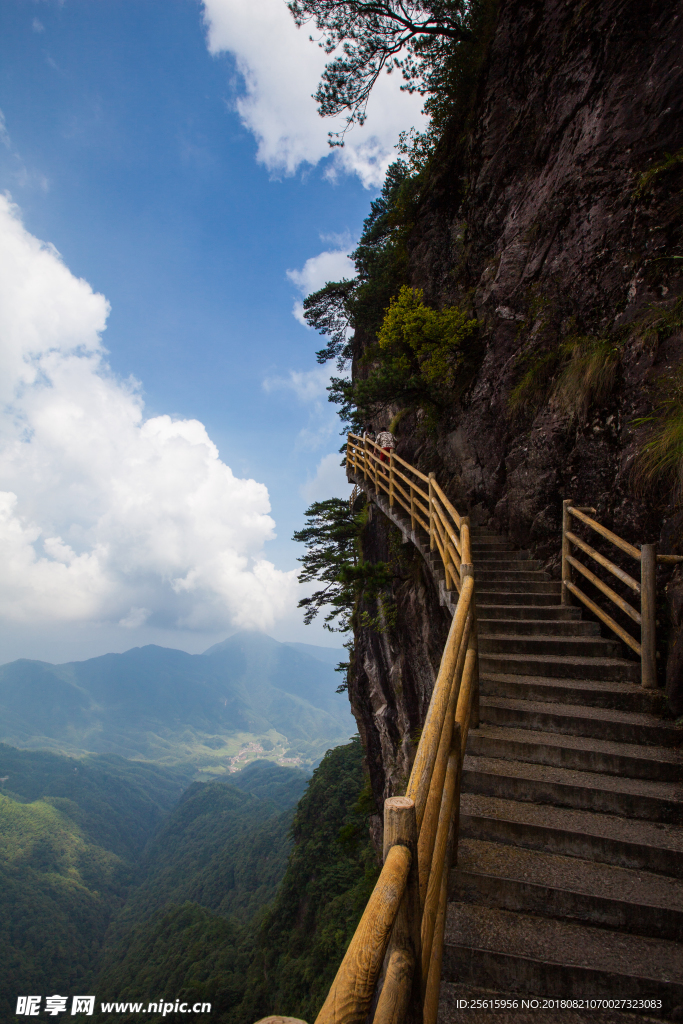 明月山