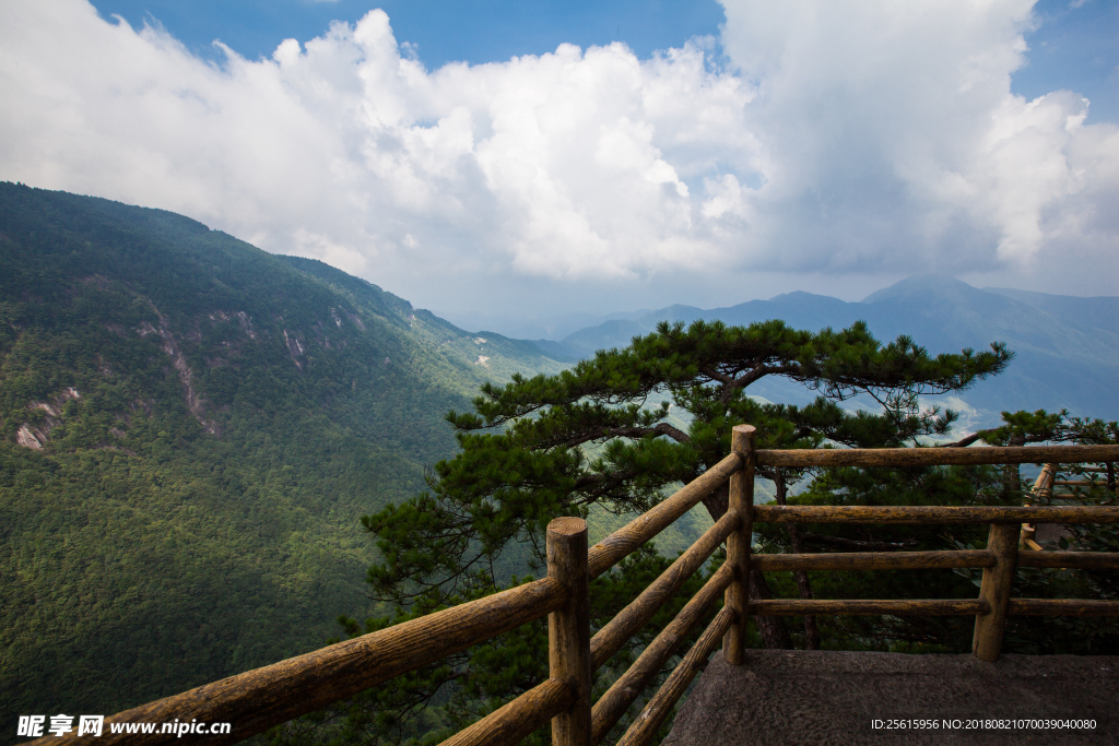 明月山