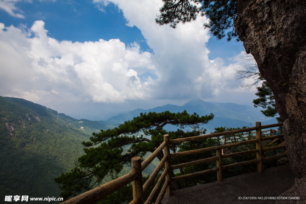 明月山