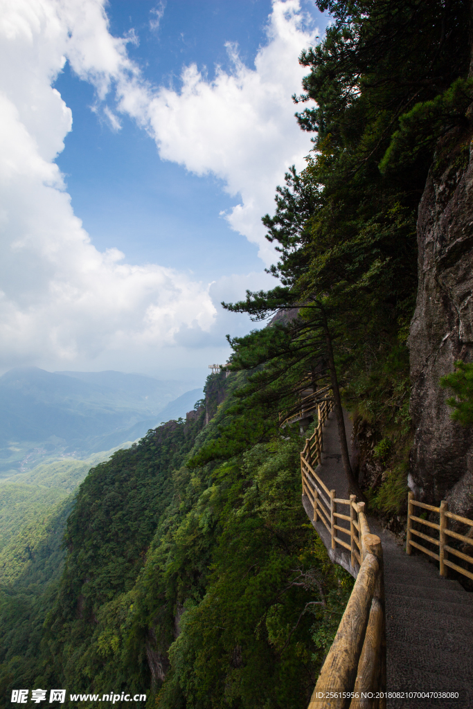 明月山