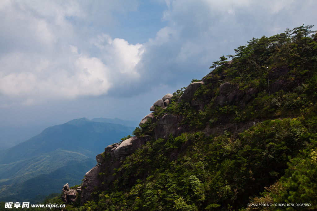 明月山