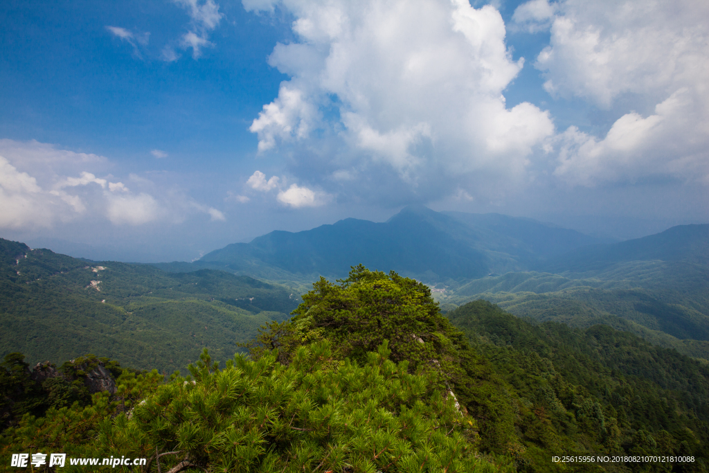 明月山