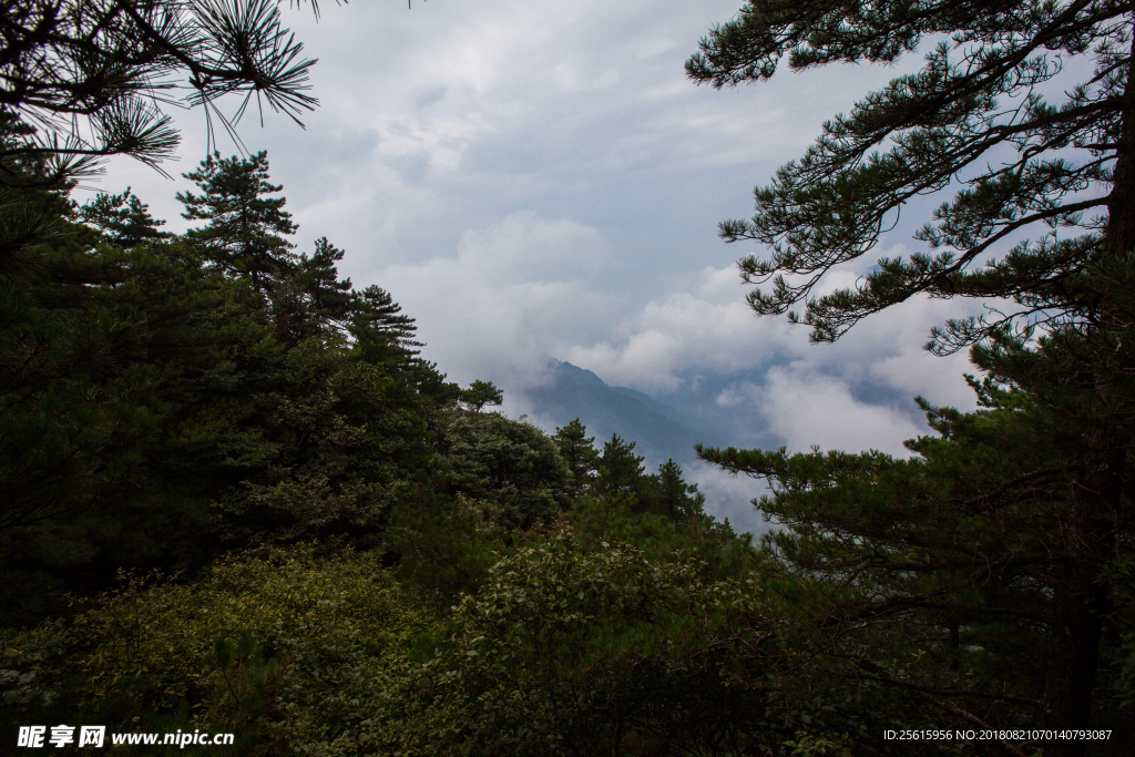 明月山