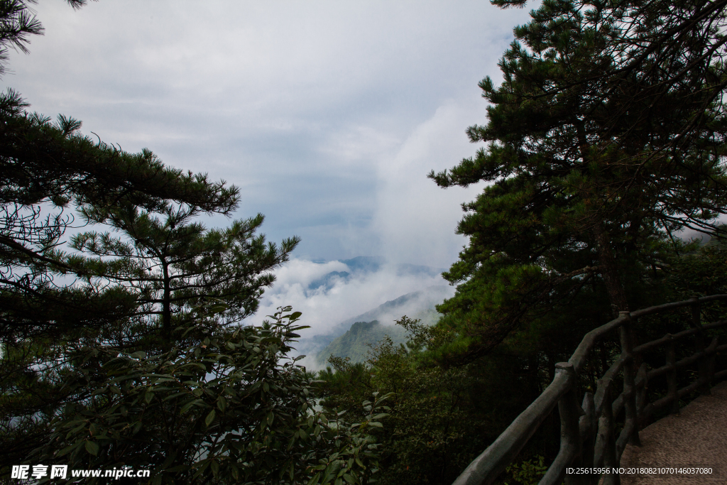 明月山