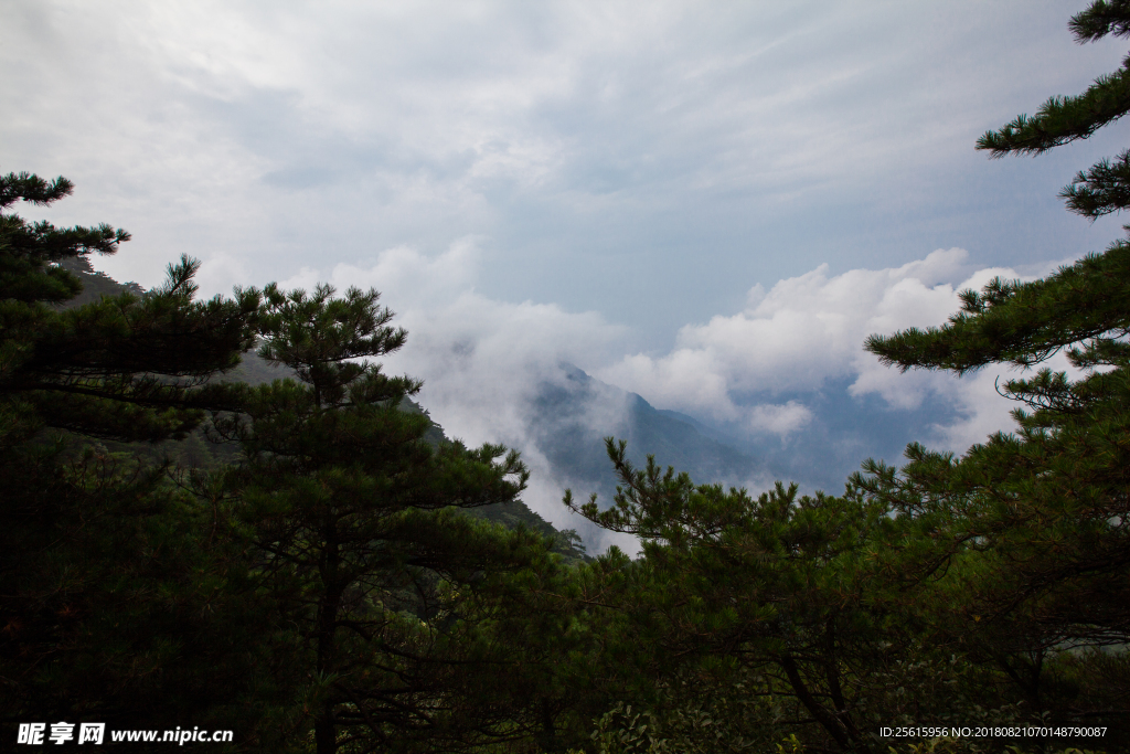 明月山