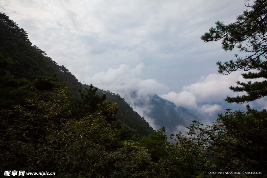 明月山