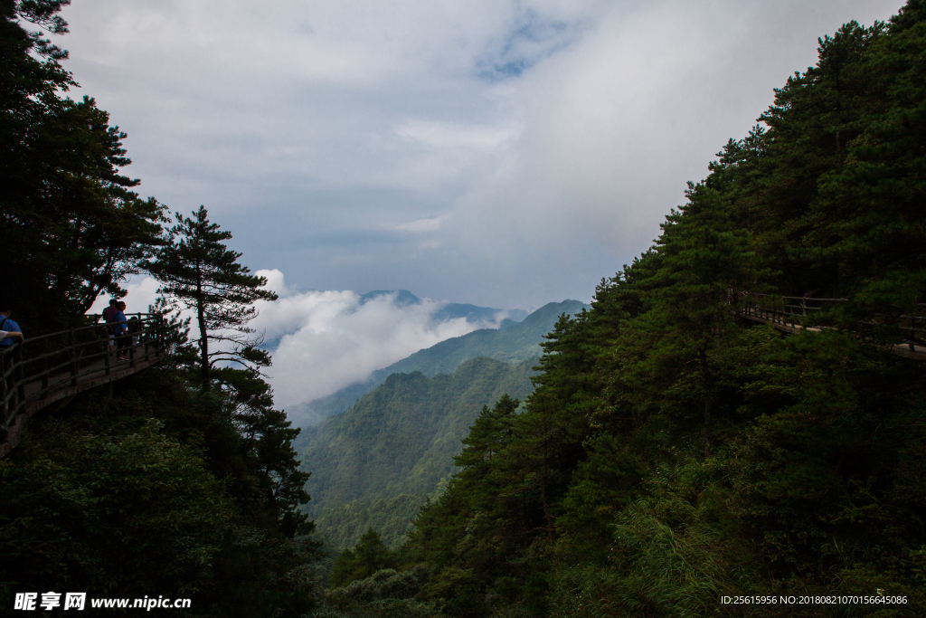 明月山