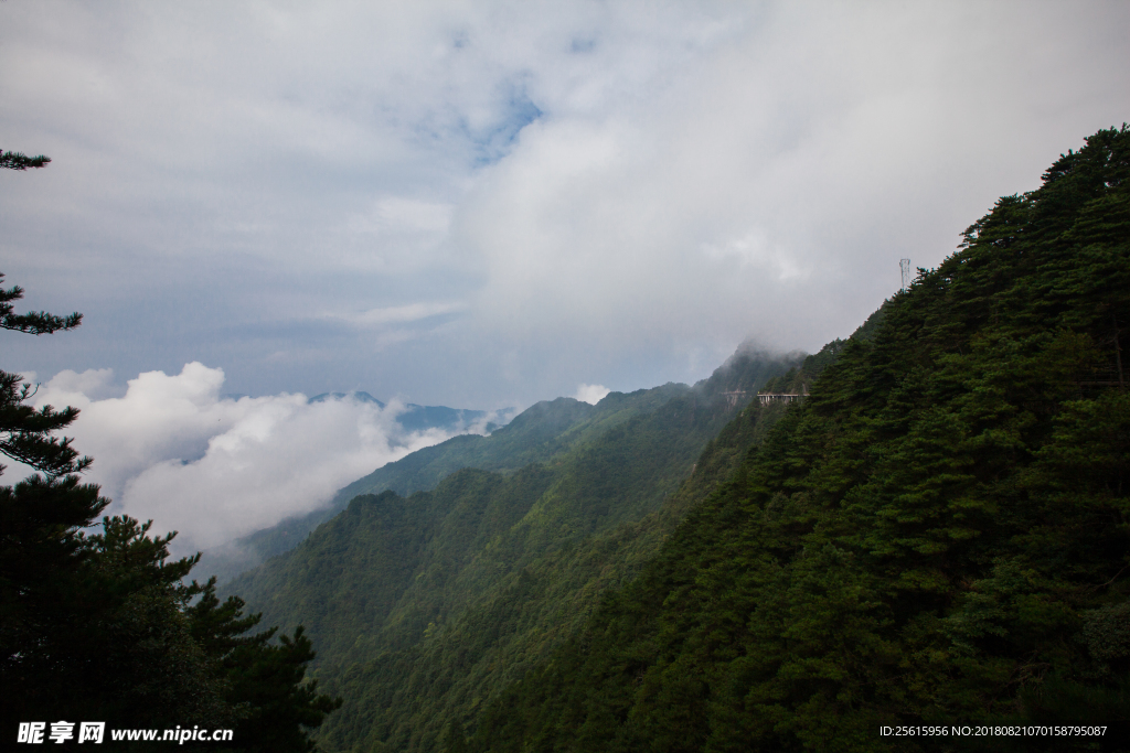 明月山