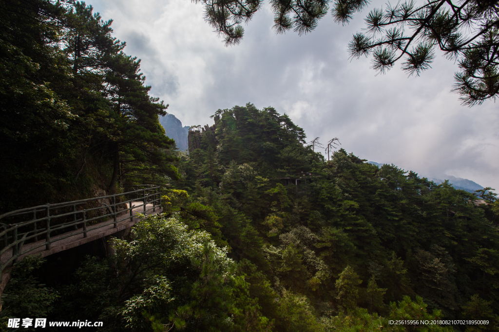 明月山