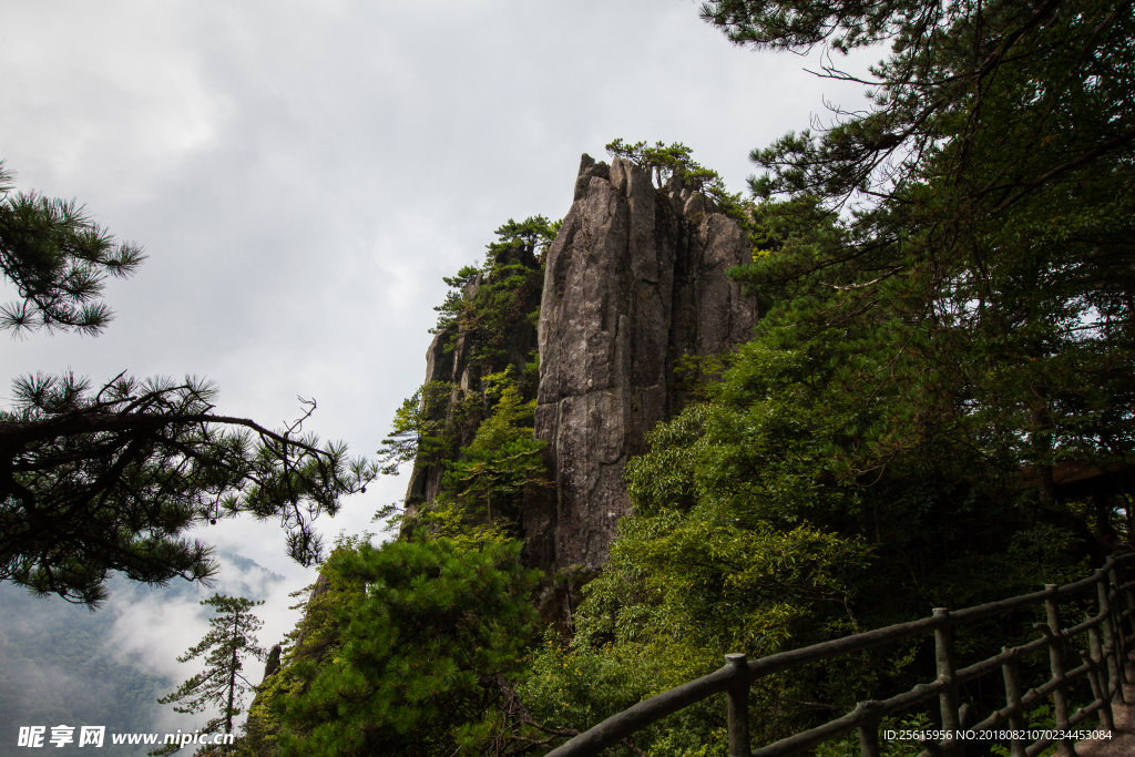 明月山