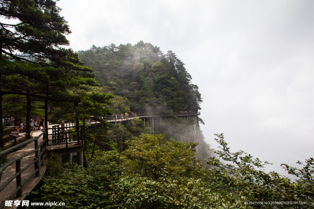 明月山