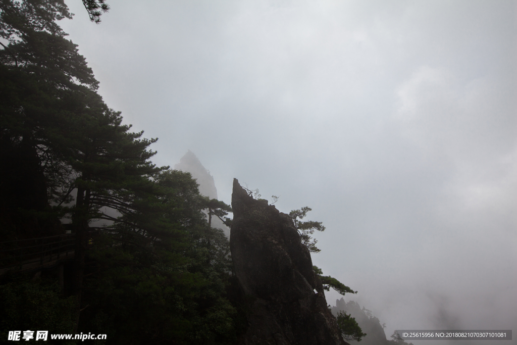 明月山