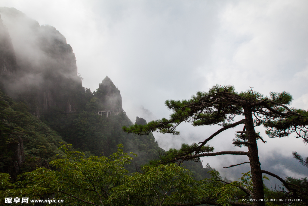 明月山