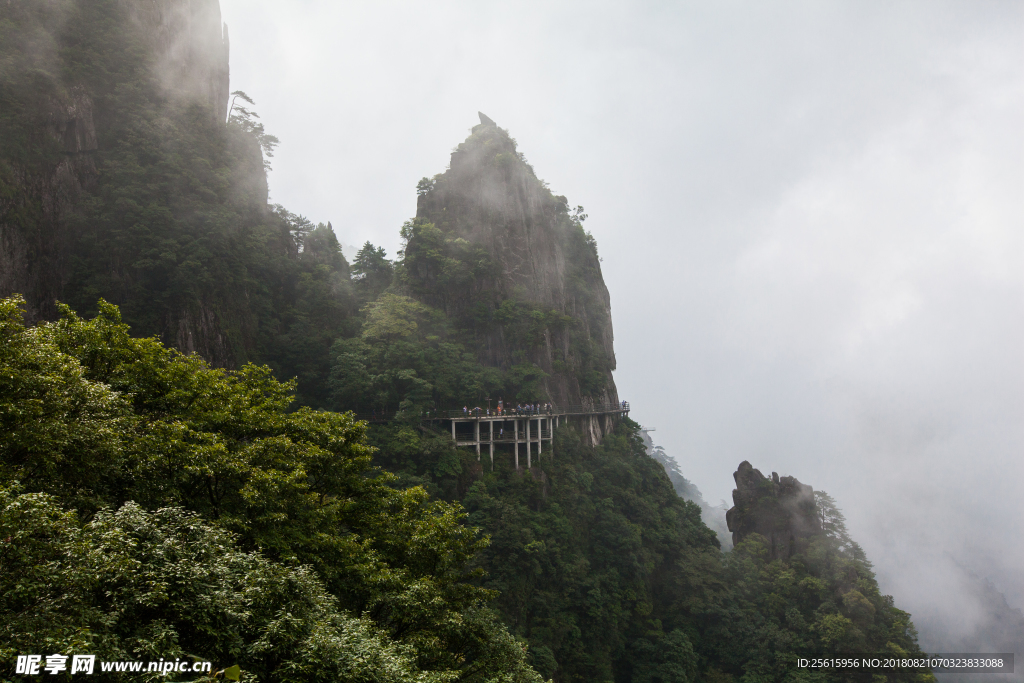 明月山