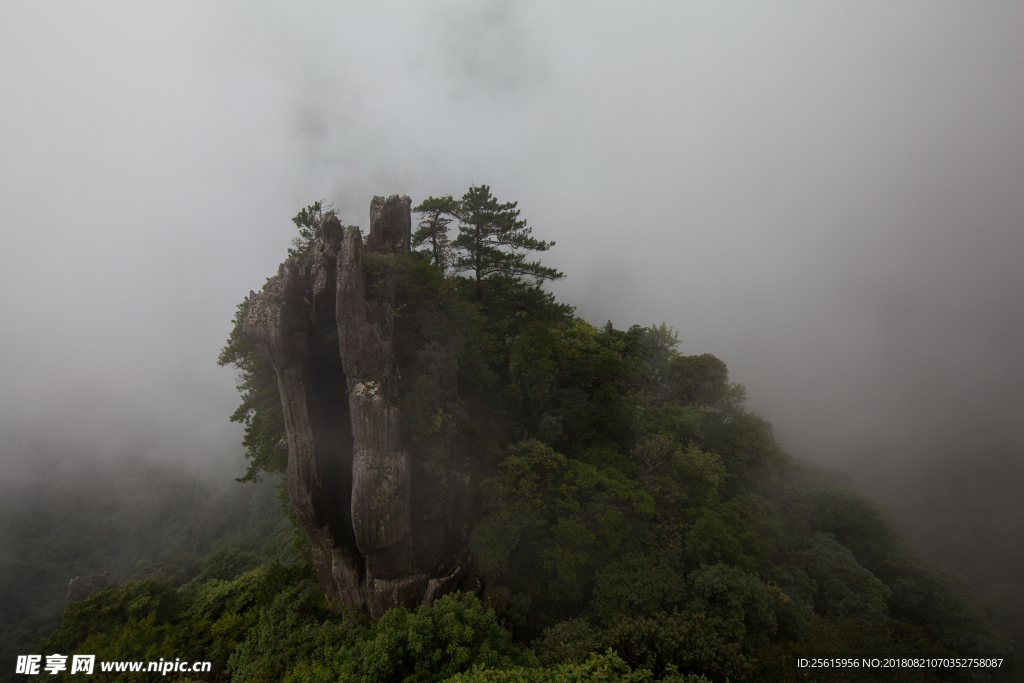 明月山