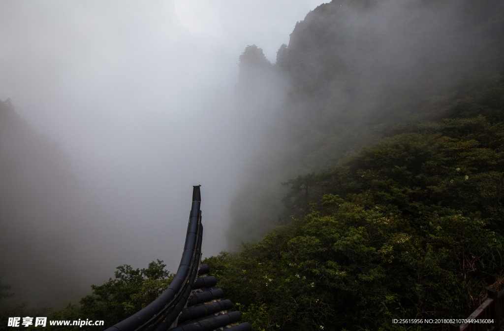 明月山