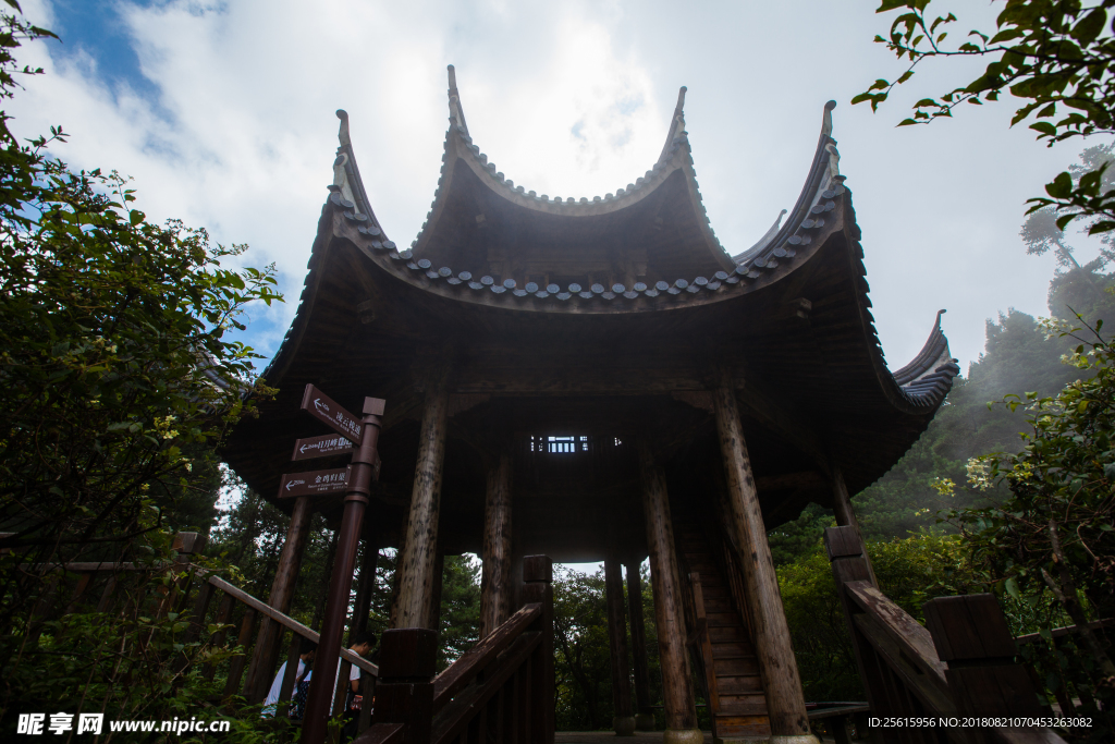 明月山