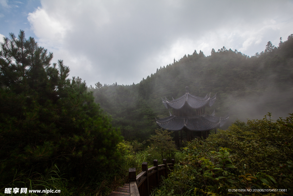 明月山