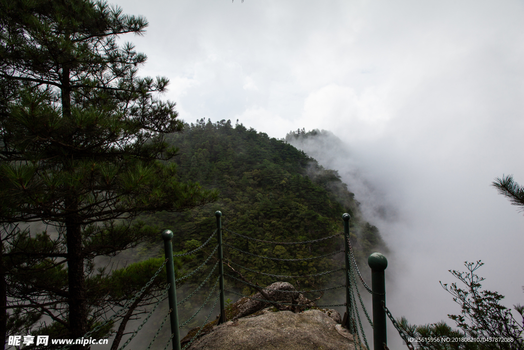 明月山