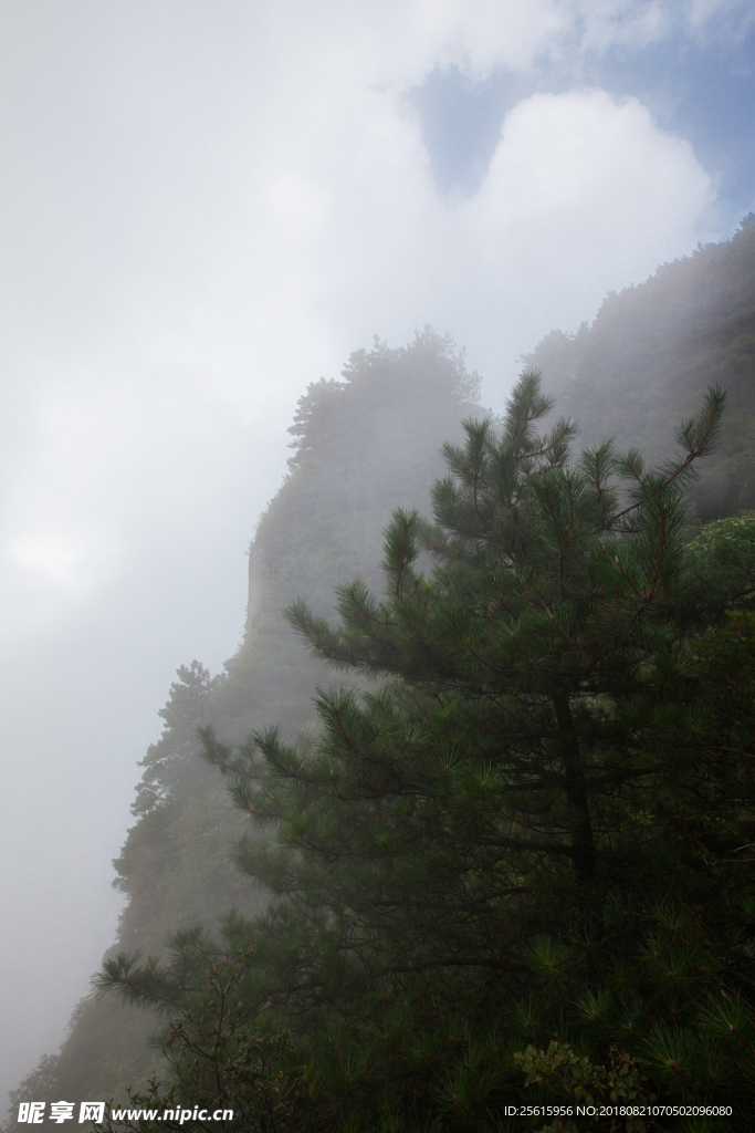 明月山