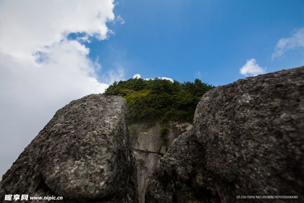 明月山