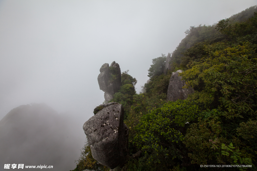 明月山