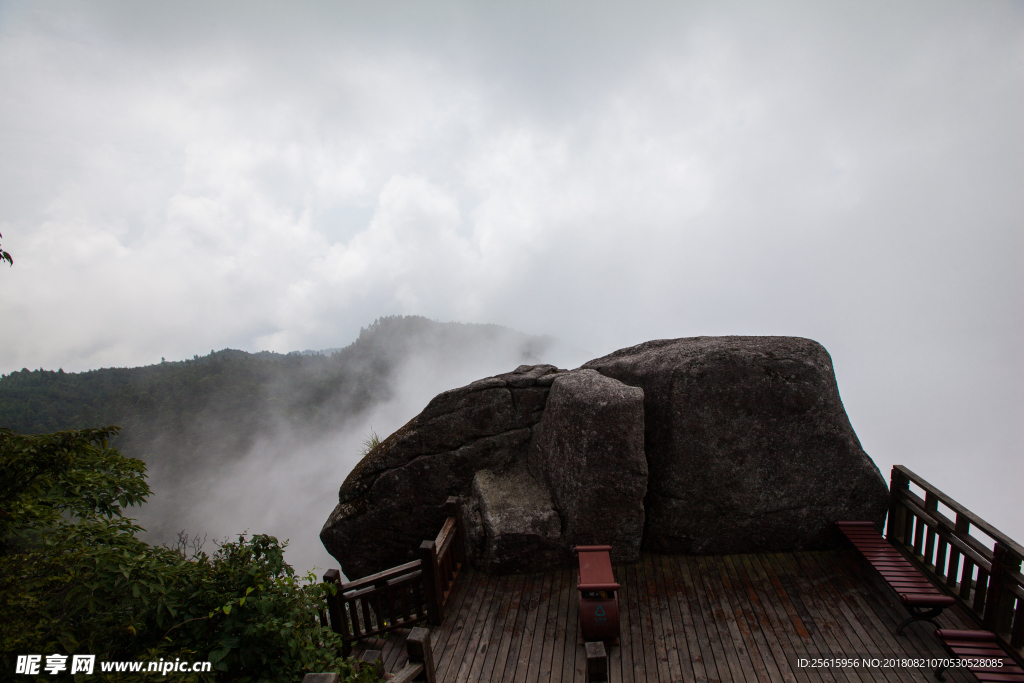 明月山