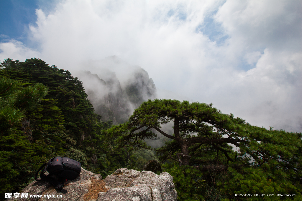 明月山