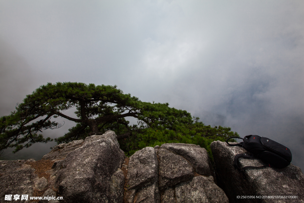 明月山