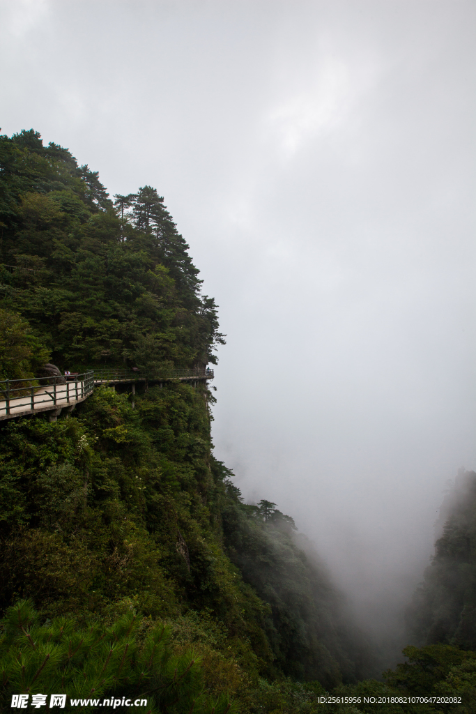 明月山